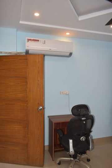 Furnished Amenities in 3 BHK Builder Floor at Mansa Ram Park – for Rent