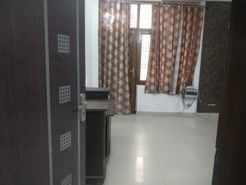 Building Lobby in 2 BHK Builder Floor at Sai Homes Sector 49, Sector 49 – for Rent