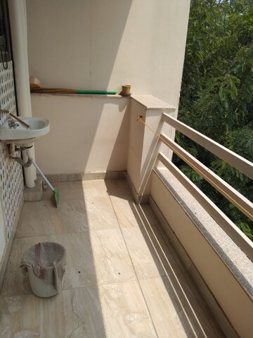 Balcony in 1 RK Builder Floor at Sector 40 – for Rent