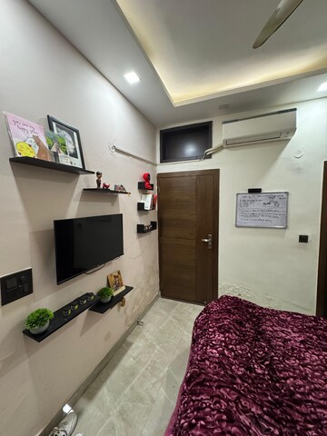 Master Bedroom in 3 BHK Builder Floor at Sector 55 – for Rent