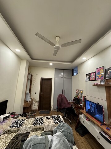 Bedroom in 3 BHK Builder Floor at Sector 55 – for Rent