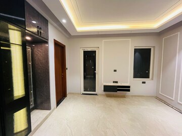Bedroom in 4 BHK Builder Floor at Sector 42 – for Sale
