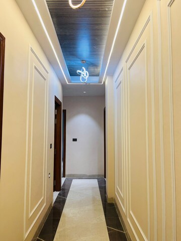 Building Lobby in 4 BHK Builder Floor at Sector 42 – for Sale