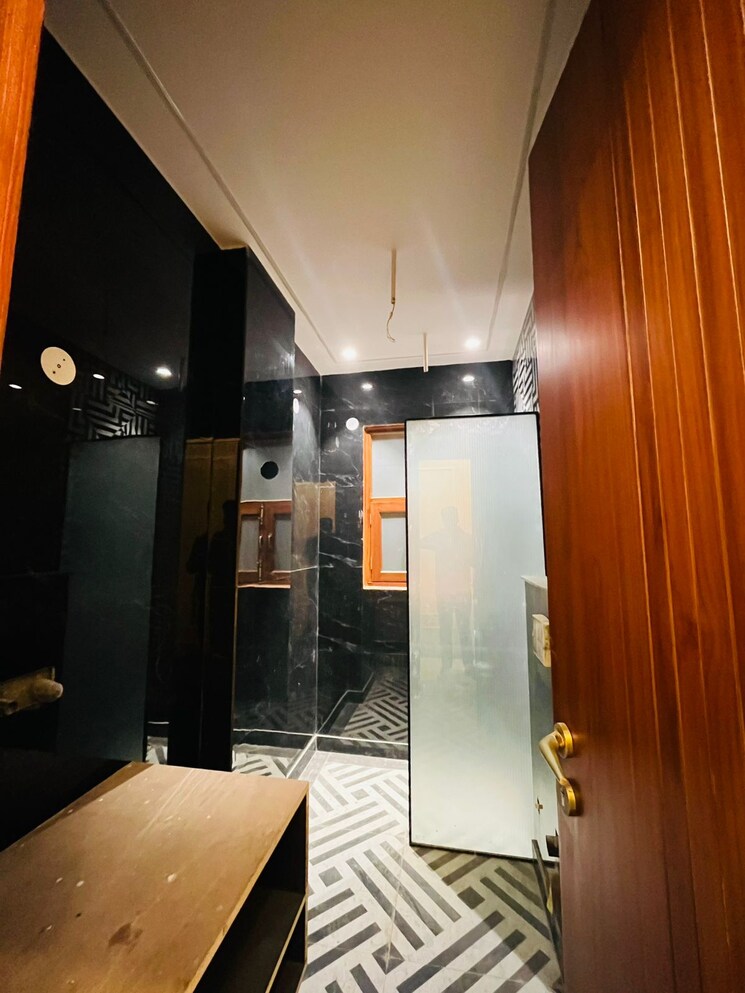 Attached Bathroom, sector 42 4 Bedroom 4140 Sq.Ft. Builder Floor In Sector 42 Faridabad 8107164