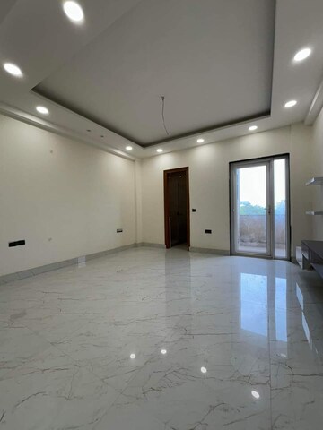Room in 5 BHK Builder Floor at Sector 43 – for Sale