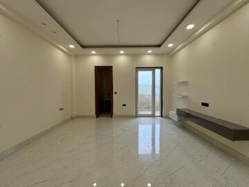 Room in 5 BHK Builder Floor at Sector 43 – for Sale