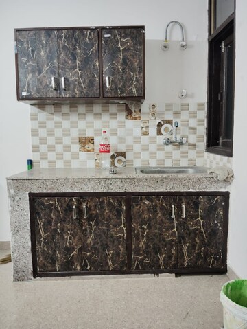 Furnished Amenities in 1 BHK Builder Floor at Paryavaran Complex – for Rent