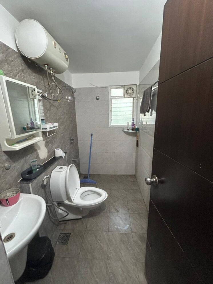 Bathroom, dsr-ultima 3 Bedroom 1775 Sq.Ft. Apartment In Harlur Bangalore 8107256