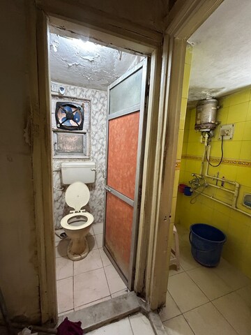Bathroom in 1.5 BHK Apartment at Bhawani Peth – for Sale