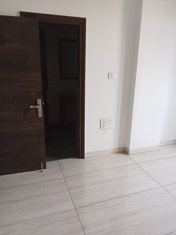 Room in 3 BHK Apartment at Om Pallacia, C-Scheme – for Rent