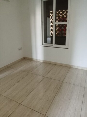 Room in 3 BHK Apartment at Om Pallacia, C-Scheme – for Rent