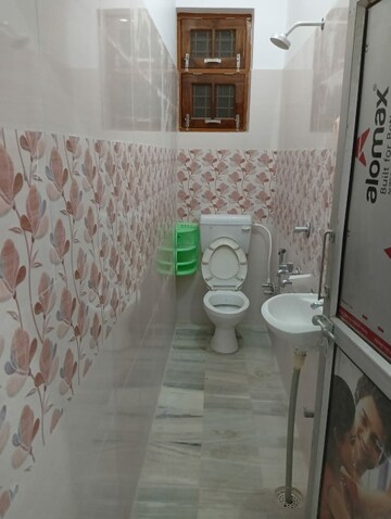 Bathroom in 2 BHK Builder Floor at Aliganj – for Rent