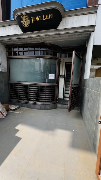 Commercial Showroom 500 Sq.Ft. For Rent in Varachha Surat  8107502