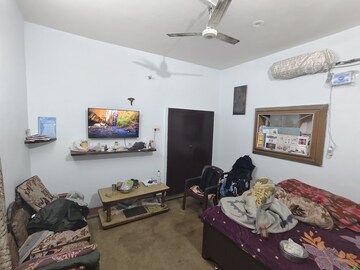 Room in 2 BHK Independent House at Amar Bhawan Chowk Area – for Sale