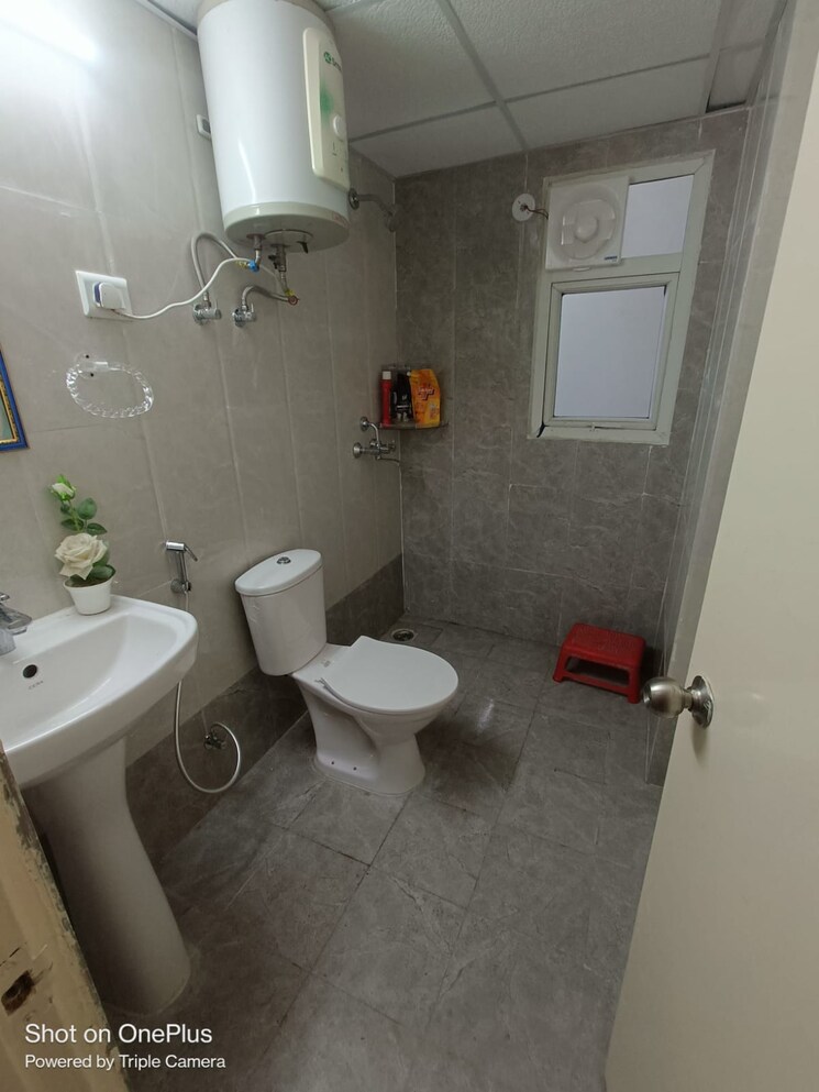 Bathroom, mahagun-myra 2 Bedroom 935 Sq.Ft. Apartment In Gaur City 1 Greater Noida 8107589