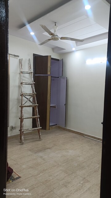 Room in 2 BHK Builder Floor at Sector 16 – for Rent