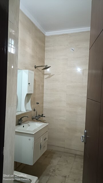 Bathroom in 2 BHK Builder Floor at Sector 16 – for Rent