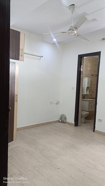 Room in 2 BHK Builder Floor at Sector 16 – for Rent