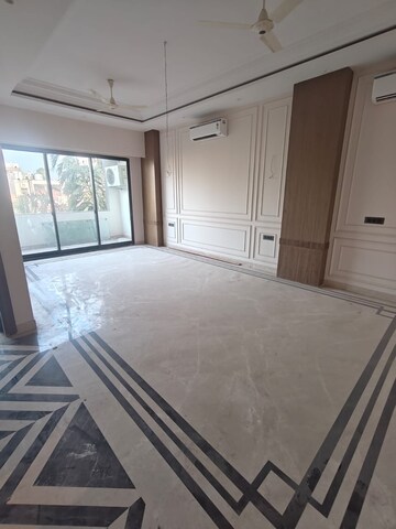 Room in 3 BHK Apartment at Pioneer Park Presidia, Sector 62 – for Sale