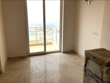 Room in 3 BHK Apartment at DLF The Primus, Sector 82a – for Sale
