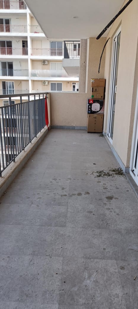 3 BHK + Servant Room Apartment For Sale in Pioneer Araya