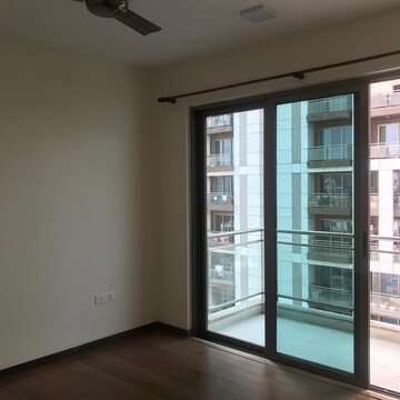 Room in 3 BHK Apartment at Tata Primanti-Tower Residences, Sector 72 – for Rent
