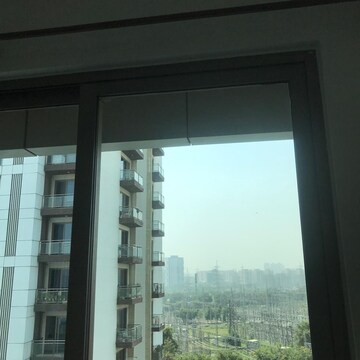 Room in 3 BHK Apartment at Tata Primanti-Tower Residences, Sector 72 – for Rent