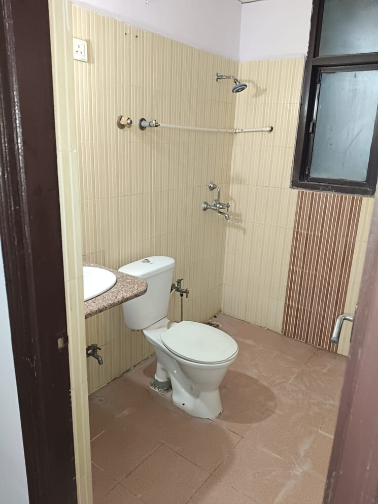 Bathroom, rajendra nagar 3 Bedroom 1410 Sq.Ft. Builder Floor In Rajendra Nagar Ghaziabad 8107693