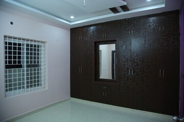 Room in 4 BHK Builder Floor at Koppolu – for Rent