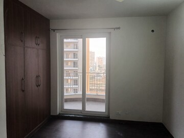 Room in 2 BHK Apartment at BPTP Discovery Park, Sector 80 – for Rent