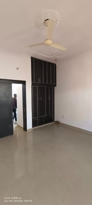 Room in 3 BHK Builder Floor at Sahastradhara Road – for Rent