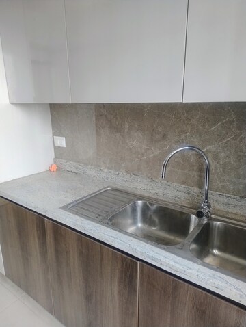 Furnished Amenities in 3 BHK Apartment at DLF The Ultima, Sector 81 – for Rent