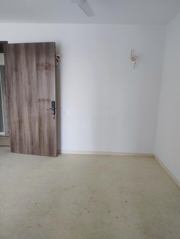 Room in 3 BHK Apartment at DLF The Ultima, Sector 81 – for Rent