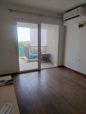 Room in 3 BHK Apartment at DLF The Ultima, Sector 81 – for Rent