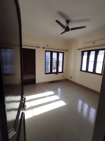 Room in 3 BHK Independent House at Sahastradhara Road – for Rent