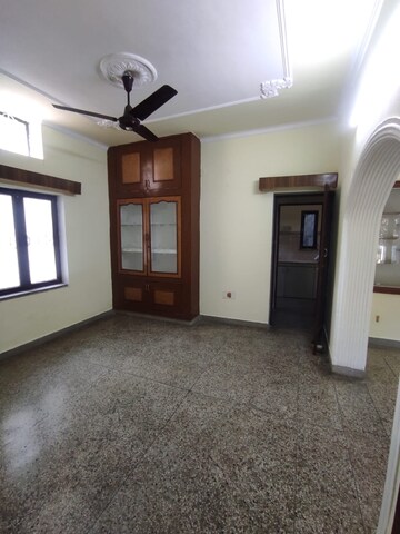 Room in 3 BHK Independent House at Sahastradhara Road – for Rent