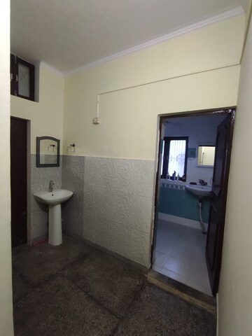Room in 3 BHK Independent House at Sahastradhara Road – for Rent