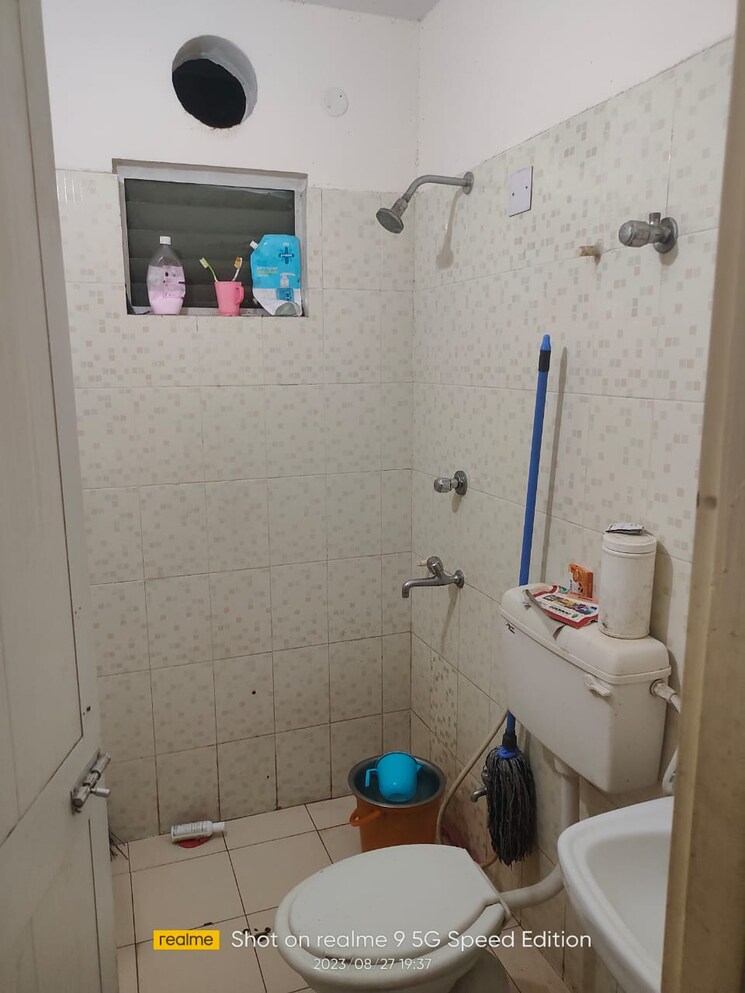 Bathroom, godrej-prakriti-phase-2 2 Bedroom 929 Sq.Ft. Apartment In Bt Road Kolkata 8107946