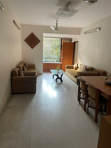 Team Area in 2 BHK Apartment at Bandra West – for Rent