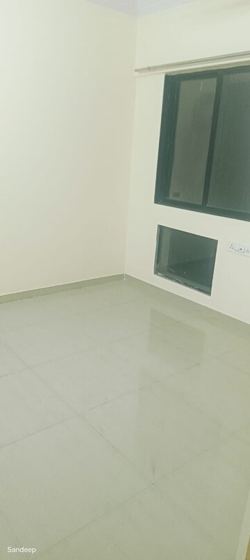 Room in 2 BHK Apartment at Unnathi Woods Phase 1 And 2, Ghodbunder Road – for Rent