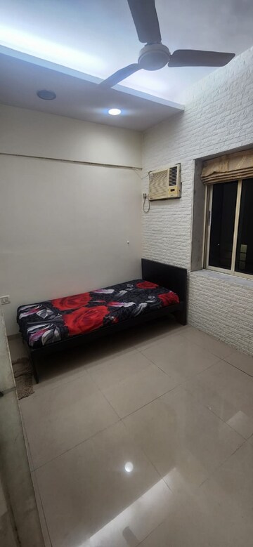 Parking in 1.5 BHK Apartment at Santacruz West – for Rent