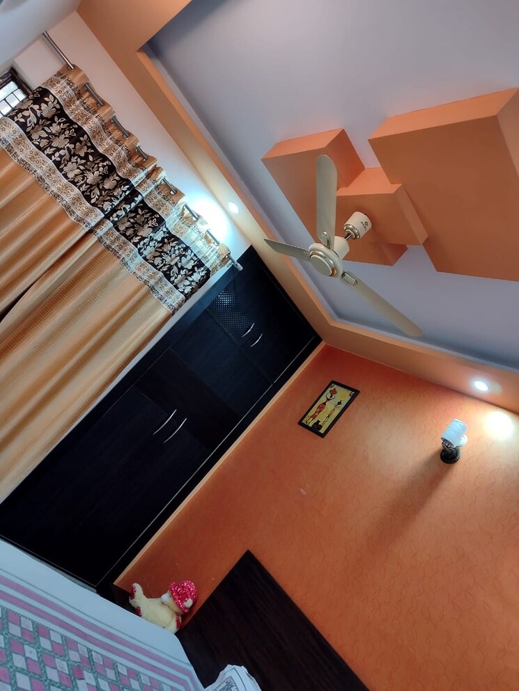 Room, madhavpuram 3 Bedroom 136 Sq.Yd. Apartment In Madhavpuram Meerut 8108146