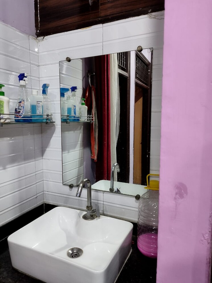 Bathroom, madhavpuram 3 Bedroom 136 Sq.Yd. Apartment In Madhavpuram Meerut 8108146