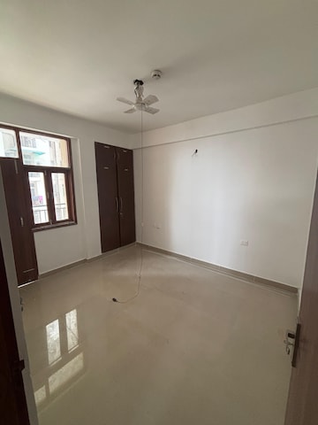 Room in 4 BHK Apartment at Sanchar Nest Palm Heights, Wave City – for Rent