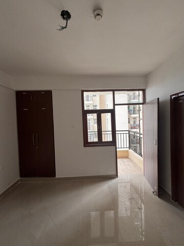 Room in 4 BHK Apartment at Sanchar Nest Palm Heights, Wave City – for Rent
