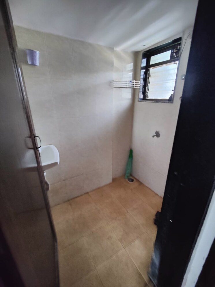 Bathroom, squarefeet-grand-square 1 Bedroom 350 Sq.Ft. Apartment In Anand Nagar Thane 8108190