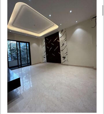 Room in 3 BHK Builder Floor at Ansal Sushant Lok I, Sector 43 – for Rent