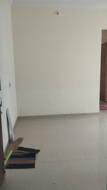 Room in 2 BHK Apartment at Rosa Gardenia, Ghodbunder Road – for Rent