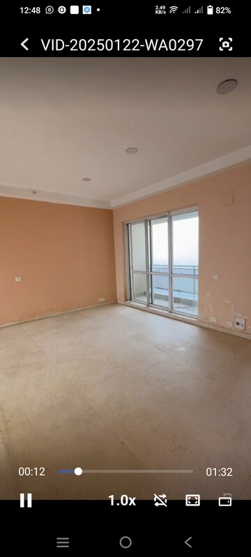 Room in 3 BHK Apartment at Unitech Verve, Pi Greater Noida – for Sale