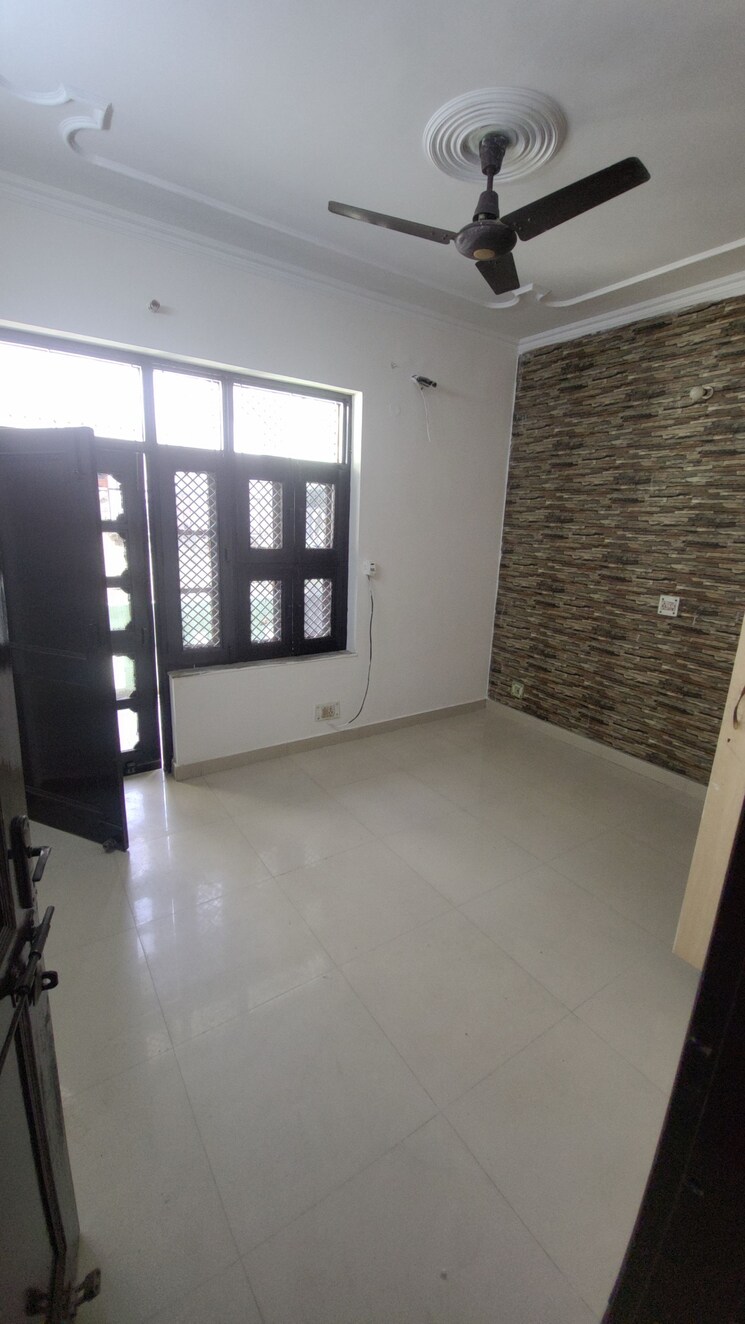 Room, sector 46 4 Bedroom 160 Sq.Yd. Independent House In Sector 46 Faridabad 8108259
